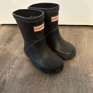 Hunter toddler size 4. Gently worn.